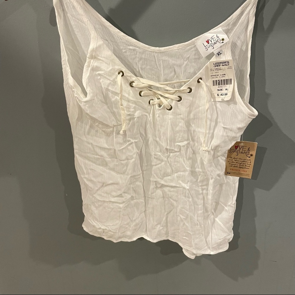 Love and sunflowers nwt top XL (juniors size)